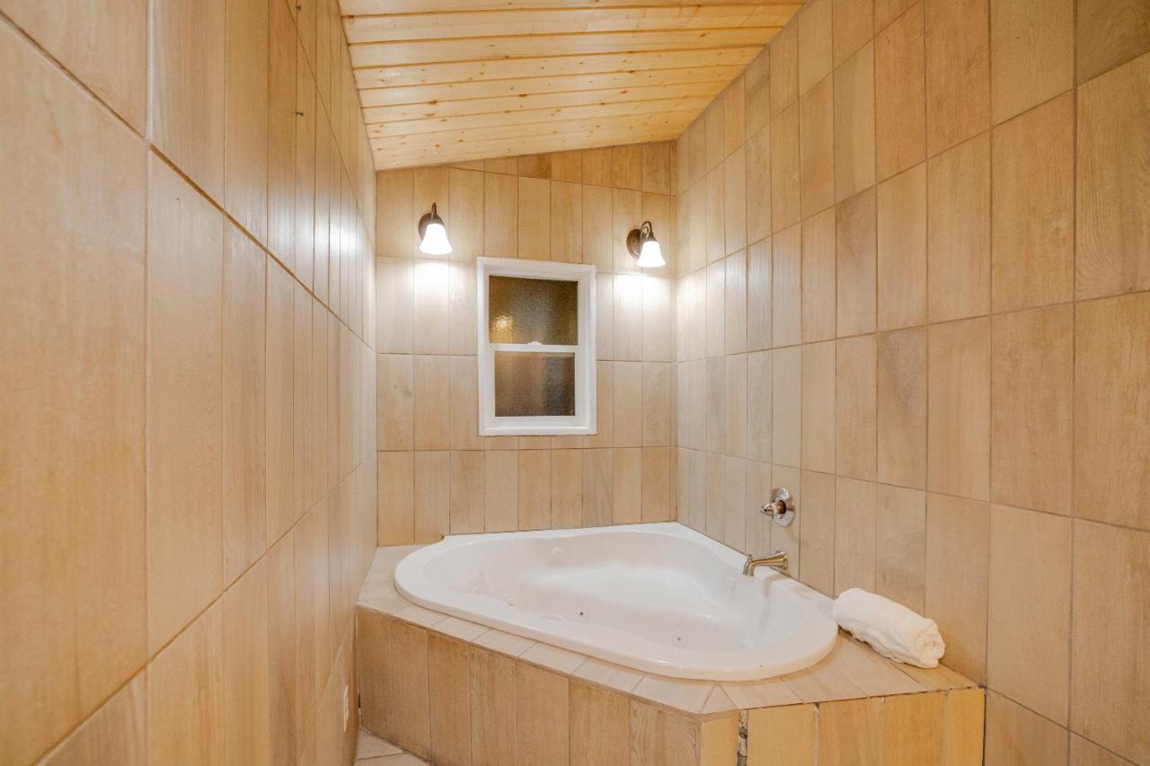 Arrowhead Tree Top Lodge Лейк-Эрроухед Экстерьер фото